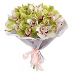 Букет из белых и зеленых Орхидей в упаковке №211
