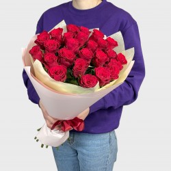 Букет №182 (25 красных роз Родос в упаковке)