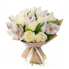 Букет №375 (Белые розы Аваланш и Орхидеи в упаковке)