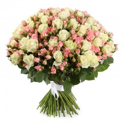 Букет из белой розы и розовой кустовой розы №219