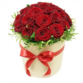 Коробочка с 21 красной розой Ред Наоми №50