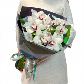 Букет №367 (Орхидея с альстромерией в декоративной упаковке)