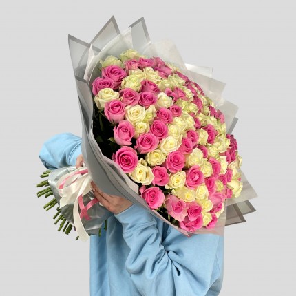 Букет №97 (101 белая роза Аваланш и розовая роза Ревайвал)