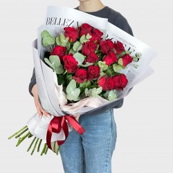 Букет №208 (15 красных роз Родос с Эвкалиптом)